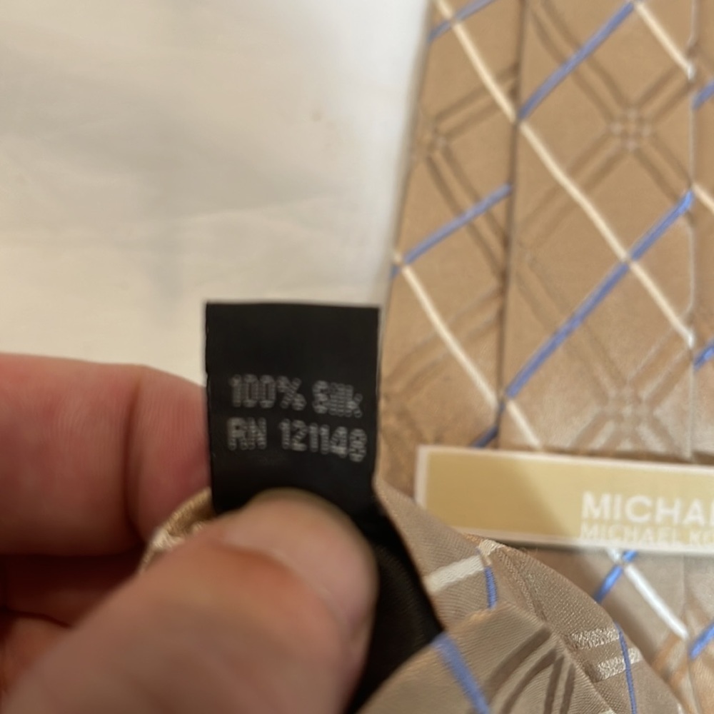 Michael Kors men’s tie in tan and blue 58”L x 3.5” - Picture 4 of 4